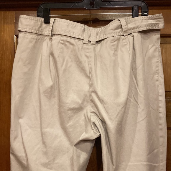 Size 18 Lane Bryant Light Khaki Capris / Clam Diggers - Picture 6 of 10